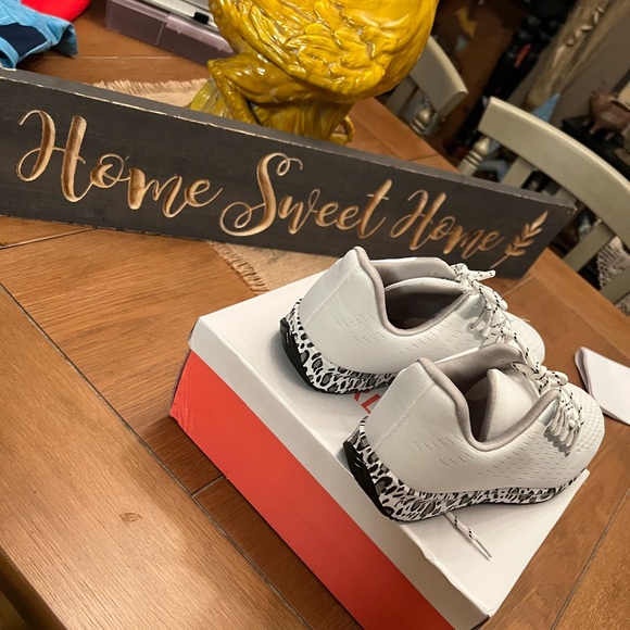 Leopard Bottom Sneakers - Picture 3 of 5